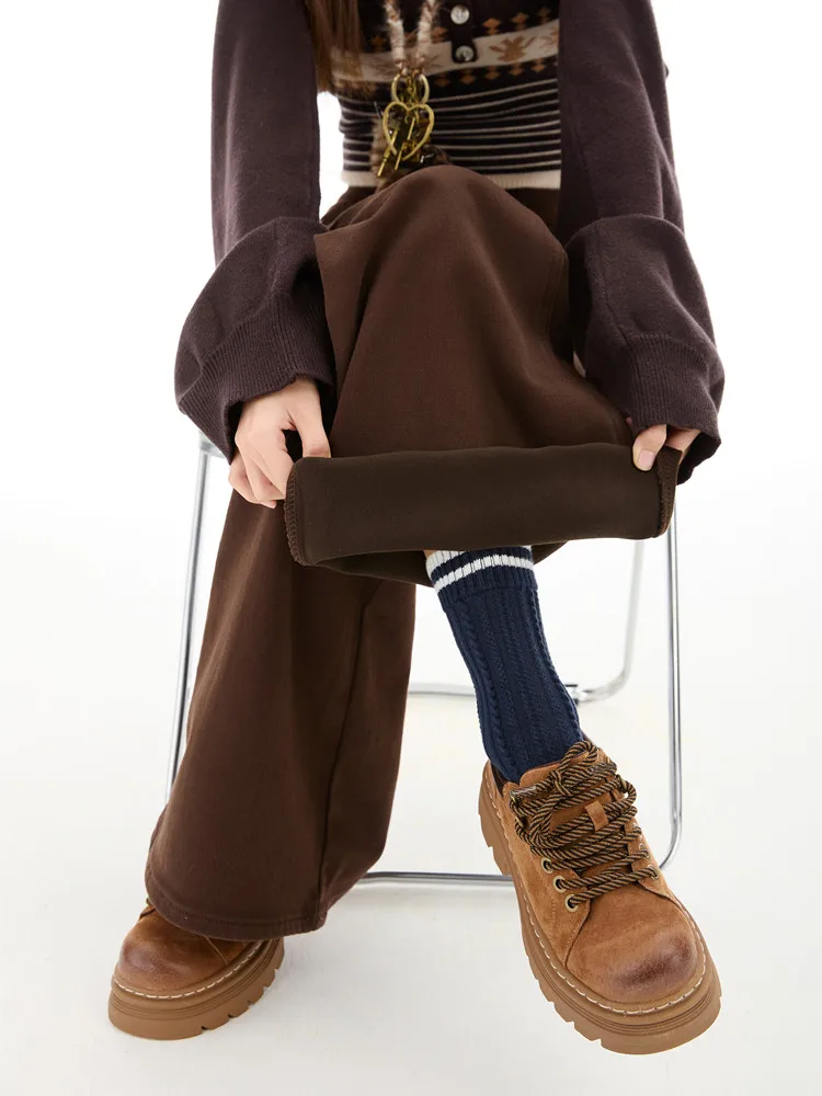 Женские зимние коричневые эластичные теплые расклешенные джинсы с высокой талией, женские модные утепленные джинсы в стиле Харадзюку с вышивкой, брюки 20л.
Женские зимние коричневые эластичные теплые расклешенные джинсы с высокой талией, женские модные утепленные джинсы в стиле Харадзюку с вышивкой, брюки 20л.