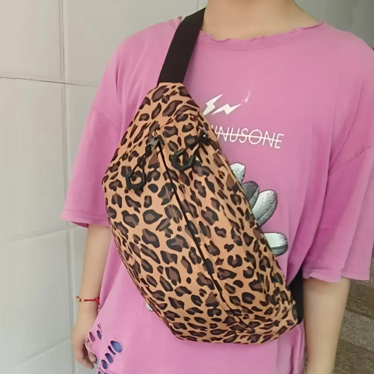2025 Summer Leopard Print Waist Bag Fashion Fanny Pack Woman Chest Packs Canvas Belt Bag Female Designer Shoulder Crossbody Bags
2025 Summer Leopard Print Waist Bag Fashion Fanny Pack Woman Chest Packs Canvas Belt Bag Female Designer Shoulder Crossbody Bags