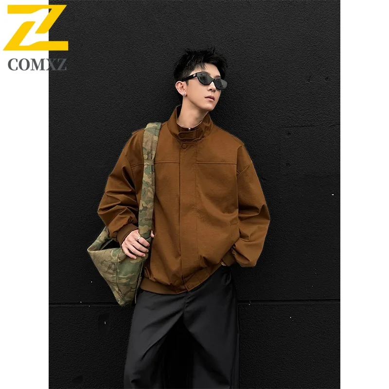 COMXZ 2025 Autumn New Mid Age Windbreaker Coat Men Trend Youth Jacket Loose Fit Spring American Style outdoor sports Outerwear
COMXZ 2025 Autumn New Mid Age Windbreaker Coat Men Trend Youth Jacket Loose Fit Spring American Style outdoor sports Outerwear