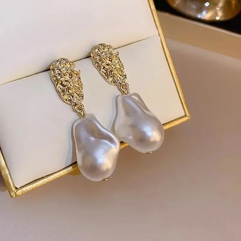 Irregular Water Droplet Imitation Pearl Dangle Earrings for Women Geometry Oval Metal Sheet Drop Earrings Party Retro Jewelry
Irregular Water Droplet Imitation Pearl Dangle Earrings for Women Geometry Oval Metal Sheet Drop Earrings Party Retro Jewelry