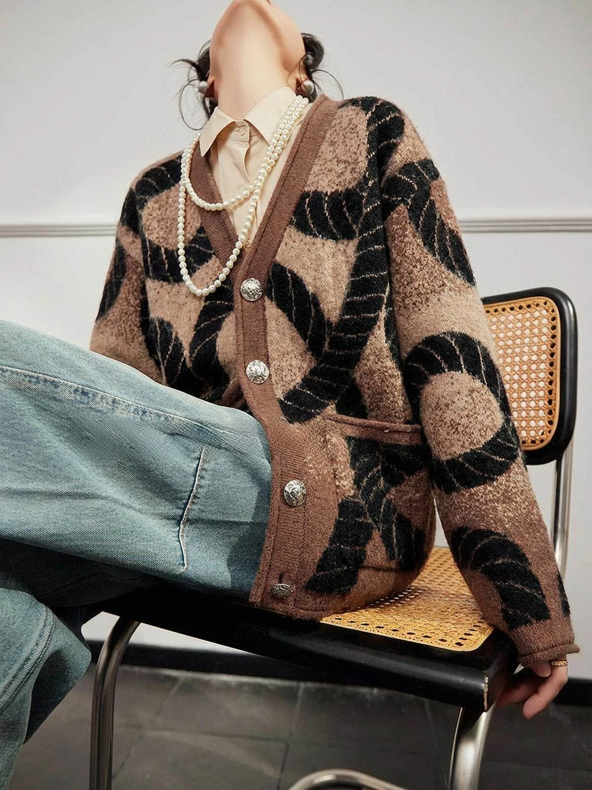 Loose Brown Knitted Sweater Women's Faion Uncle's Autumn 2025 New Sle ort Coat with Button Geometry Pattern
Loose Brown Knitted Sweater Women's Faion Uncle's Autumn 2025 New Sle ort Coat with Button Geometry Pattern