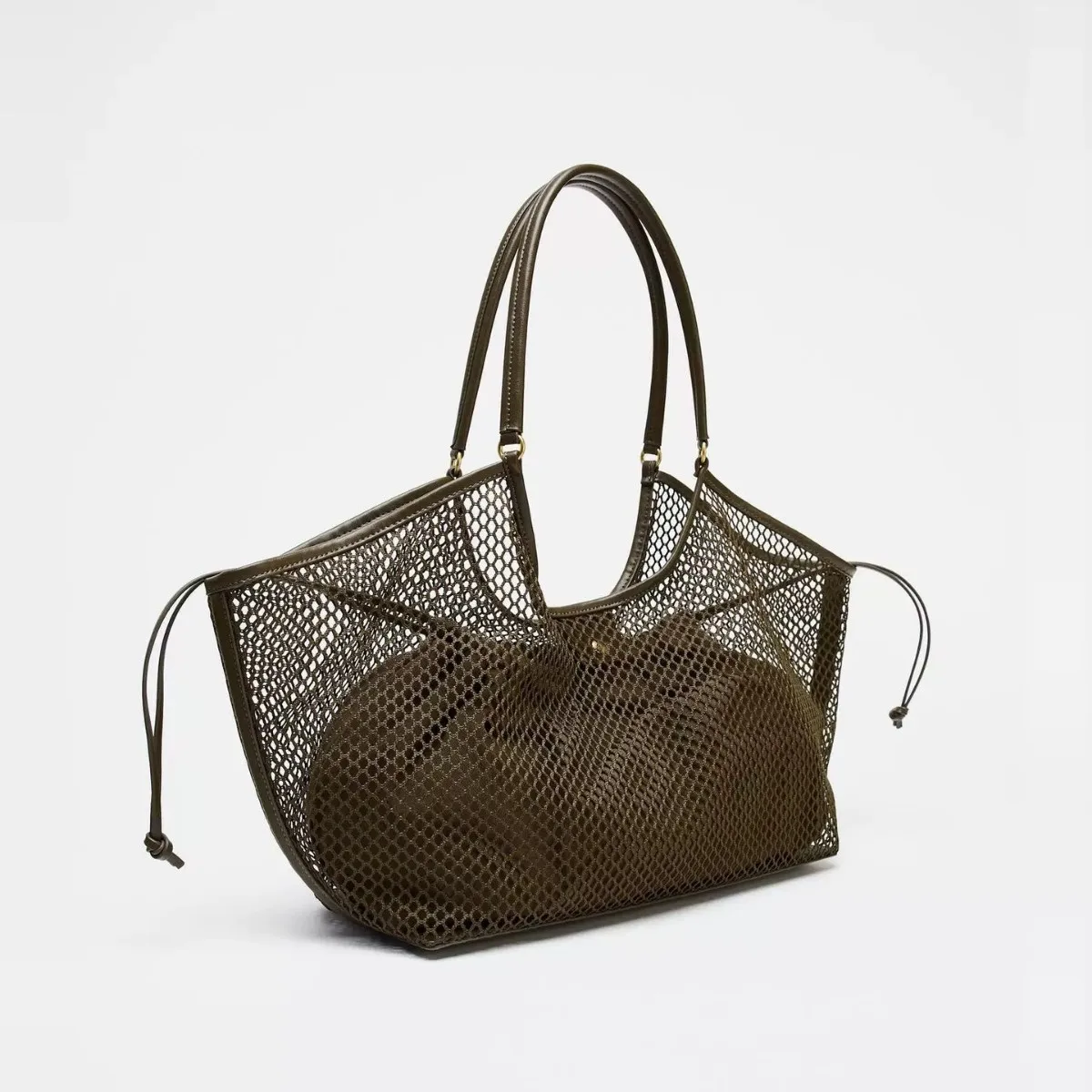 European and American Style Large Capacity Hollow Mesh Beach Outdoor Travel Vacation Tote Storage Bag for Women
European and American Style Large Capacity Hollow Mesh Beach Outdoor Travel Vacation Tote Storage Bag for Women