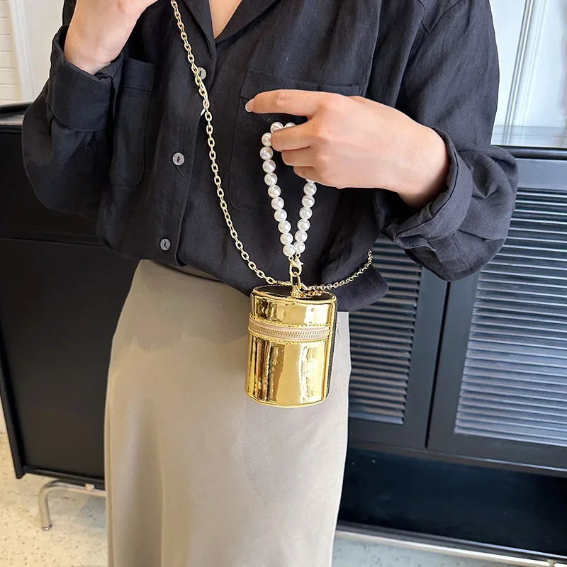 Новинка, блестящая миниатюрная сумка через плечо из искусственной кожи с цепочкой для женщин, портативная цилиндрическая сумочка для ключей и помады, косметичка для макияжа
Новинка, блестящая миниатюрная сумка через плечо из искусственной кожи с цепочкой для женщин, портативная цилиндрическая сумочка для ключей и помады, косметичка для макияжа