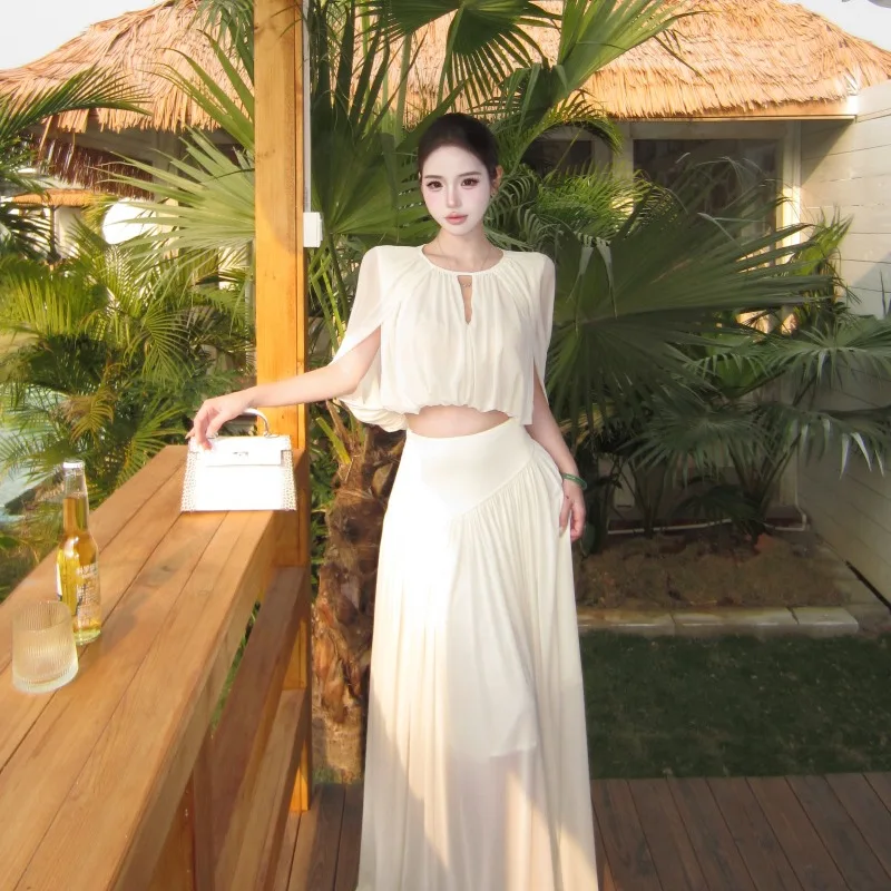 Summer 2026 Women's Design Sense Pleated Cloak Sleeveless Top High Waist Pleated Umbrella Skirt Two Piece Set Fashion Ensemble
Summer 2026 Women's Design Sense Pleated Cloak Sleeveless Top High Waist Pleated Umbrella Skirt Two Piece Set Fashion Ensemble