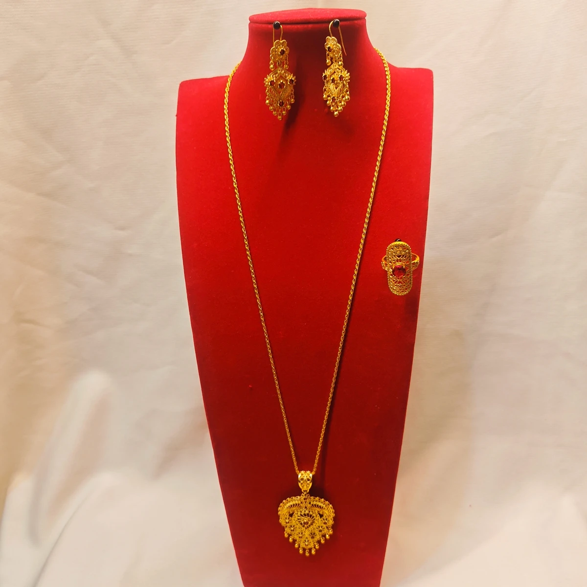 New EU Dubai Fashion 24K Gold Plated Necklace, Earrings, and Exquisite Engagement Party Jewelry Set for Lovers
New EU Dubai Fashion 24K Gold Plated Necklace, Earrings, and Exquisite Engagement Party Jewelry Set for Lovers