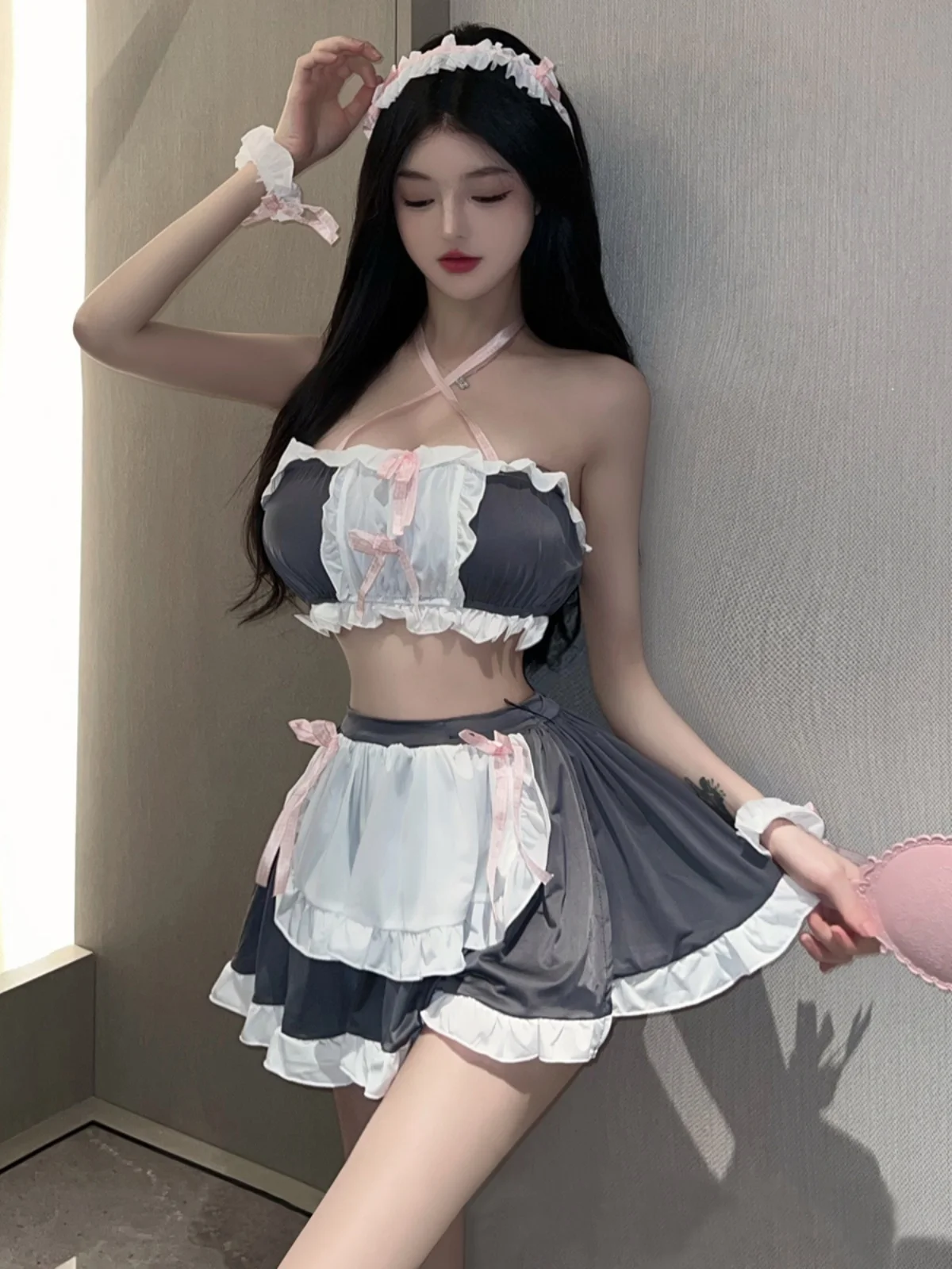 Sexy Knot Maid orm Top ort Skirt Set Role Play Costume for Young Women Trendy Polyester Two-Piece Suit
Sexy Knot Maid orm Top ort Skirt Set Role Play Costume for Young Women Trendy Polyester Two-Piece Suit
