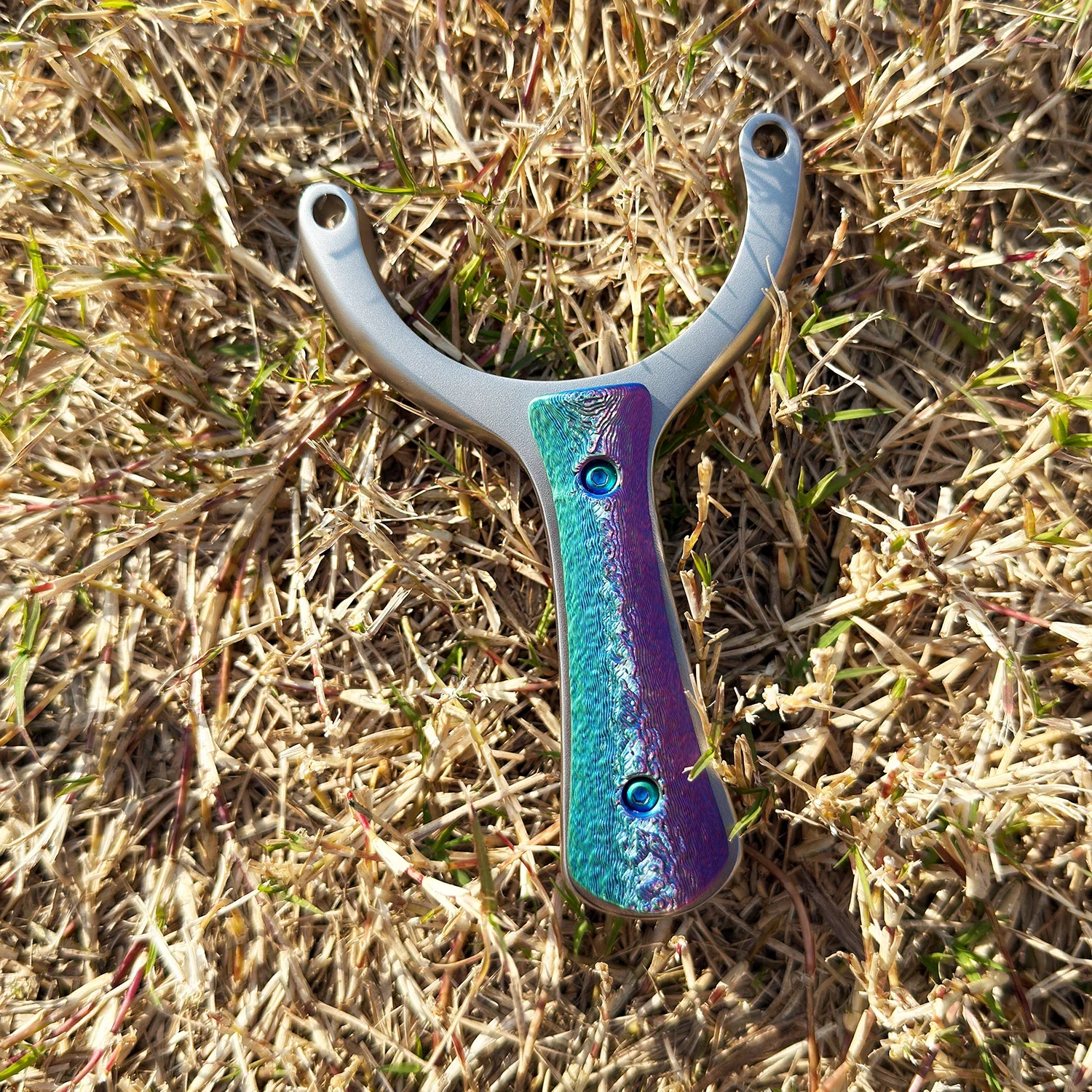 630 Stainless Steel Colored Metal Slingshot High-Quality Slingshot Target Practice and Recreation Tool Holiday Gift
630 Stainless Steel Colored Metal Slingshot High-Quality Slingshot Target Practice and Recreation Tool Holiday Gift