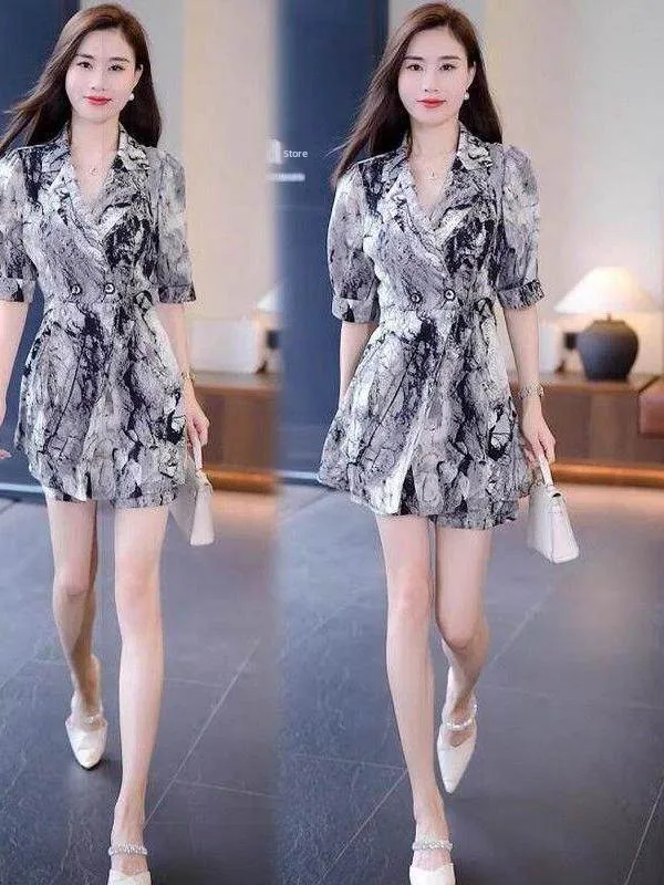 Elegant Short Sleeve Dress Set Women's Summer 2026 Casual Fashionable Two-Piece Thin Breathable Loose Fit Button-Up Shirt
Elegant Short Sleeve Dress Set Women's Summer 2026 Casual Fashionable Two-Piece Thin Breathable Loose Fit Button-Up Shirt