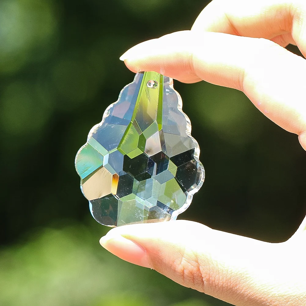 Transparent Lily Shaped Crystal Pendant Drop for Window Car Hanging Decoration 50mm Faceted Sun Catcher Rainbow Light Prism 
Transparent Lily Shaped Crystal Pendant Drop for Window Car Hanging Decoration 50mm Faceted Sun Catcher Rainbow Light Prism
