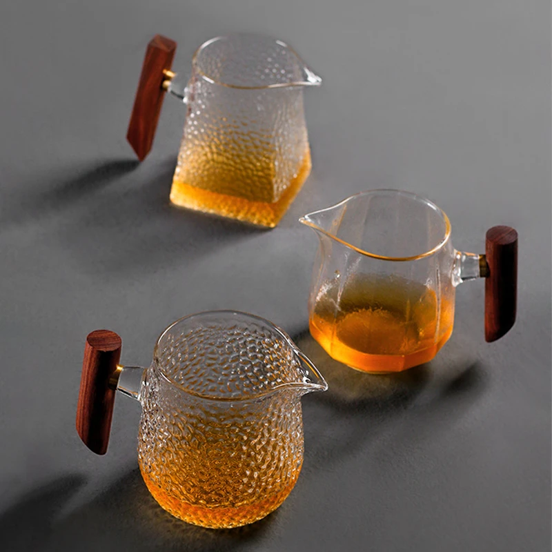 Anti-scalding Hand-catching Justice Cup Glass with Handle Tea Cup Thickened Heat-resistant Tea Divider Kung Fu Tea Set Tea Cup
Anti-scalding Hand-catching Justice Cup Glass with Handle Tea Cup Thickened Heat-resistant Tea Divider Kung Fu Tea Set Tea Cup