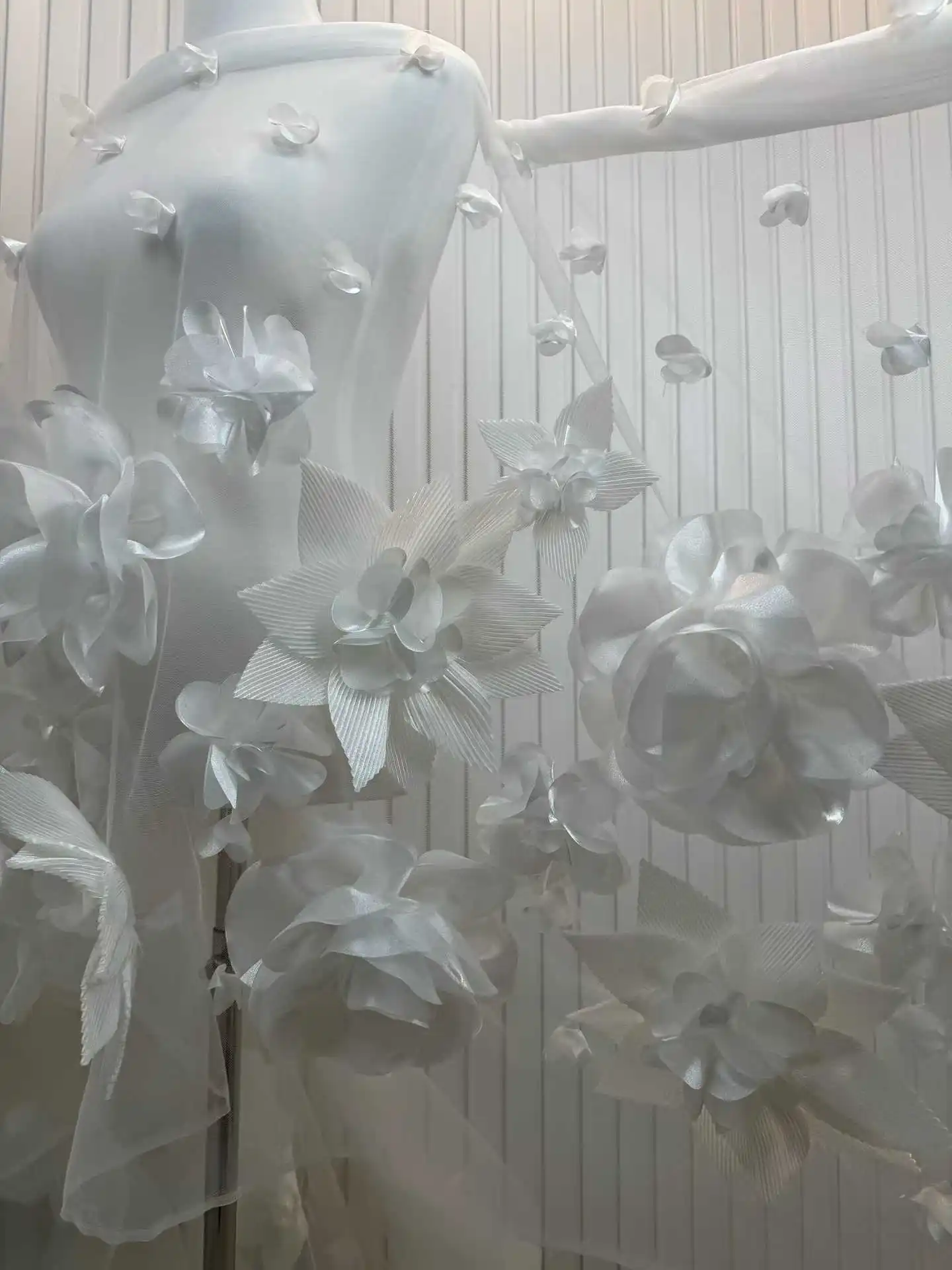 Elegant French Embroidery White 3D Flower Mesh Net Lace Fabric 2026 African Nigerian Tulle Mesh Lace Fabric for Wedding Dress
Elegant French Embroidery White 3D Flower Mesh Net Lace Fabric 2026 African Nigerian Tulle Mesh Lace Fabric for Wedding Dress