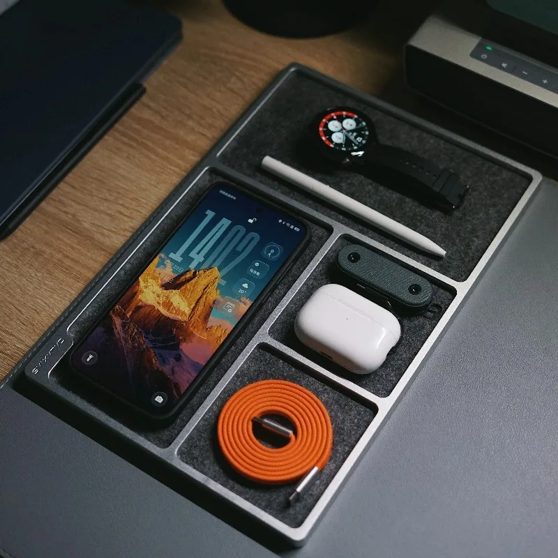 Bauhaus V Shape Newspaper Rack Red Metal Mesh Magazine Holder Modern Industrial Storage Shelf for Office Home Desktop Display
Bauhaus V Shape Newspaper Rack Red Metal Mesh Magazine Holder Modern Industrial Storage Shelf for Office Home Desktop Display