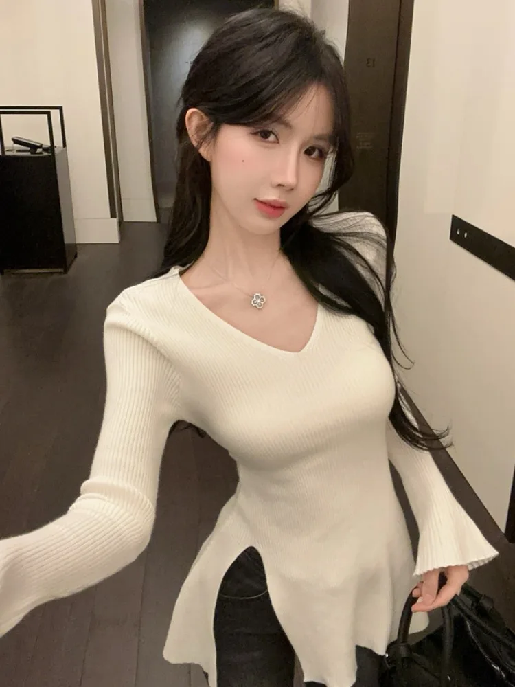 Women's Knitted Long Sleeve V-Neck Irregular Bell Sleeve Top Inner Wear Base Shirt Autumn Winter Pure Desire Fashion Sense
Women's Knitted Long Sleeve V-Neck Irregular Bell Sleeve Top Inner Wear Base Shirt Autumn Winter Pure Desire Fashion Sense