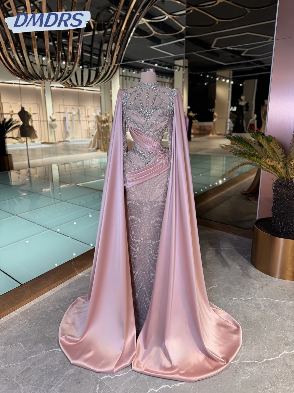 Elegant Beaded Crystal Evening Dress With Cape Sleeve Luxurious Straight Long Wedding Party Gown New Customized Prom Dresses
Elegant Beaded Crystal Evening Dress With Cape Sleeve Luxurious Straight Long Wedding Party Gown New Customized Prom Dresses