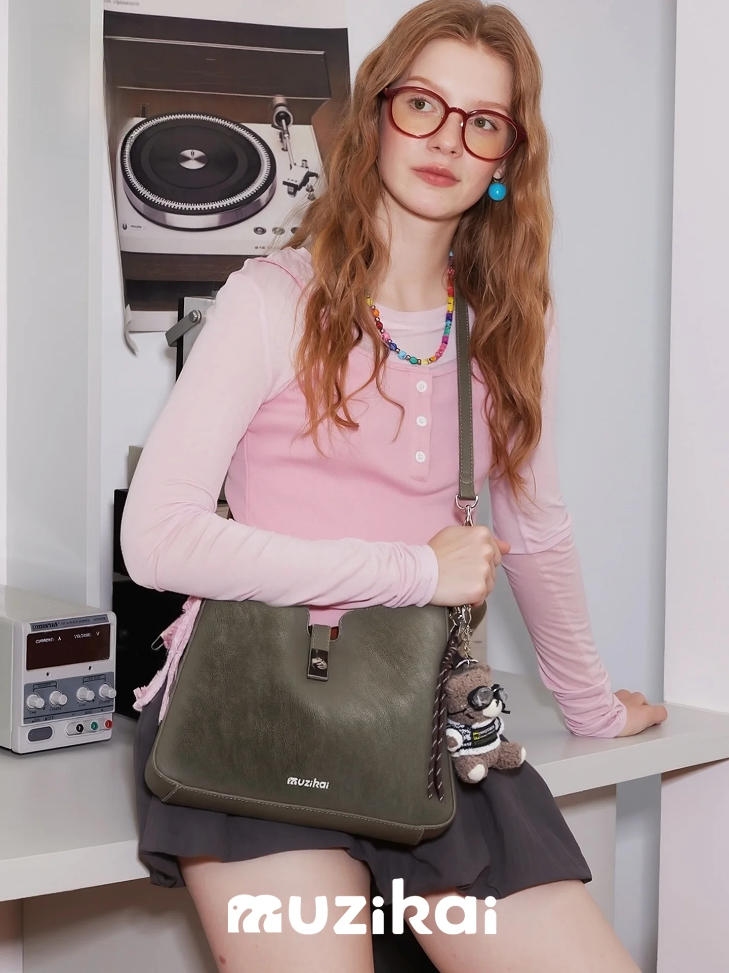 MuziKai Large Capacity Bucket Bag Women's 2026 New Spring Summer Simple Retro Commute Single Shoulder Crossbody Bag
MuziKai Large Capacity Bucket Bag Women's 2026 New Spring Summer Simple Retro Commute Single Shoulder Crossbody Bag