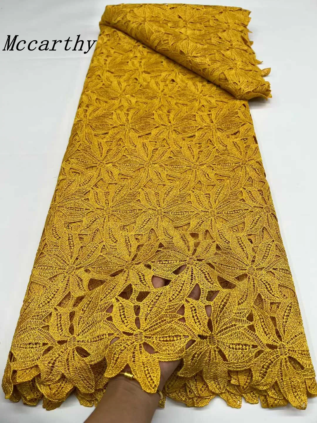 Африканская молочная шелковая ткань, роскошное водорастворимое кружево 2026, высокое качество, нигерийский гипюровый шнур, кружево для шитья свадебного платья
Африканская молочная шелковая ткань, роскошное водорастворимое кружево 2026, высокое качество, нигерийский гипюровый шнур, кружево для шитья свадебного платья