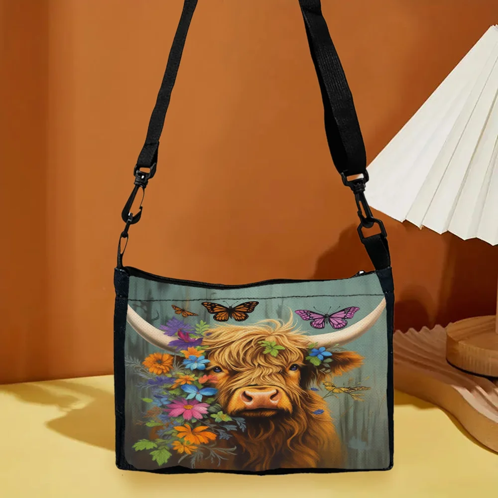 Стильные хайлендские коровы и цветочные принты с регулируемыми лямками для мытья рук — необходимая для повседневной сумки через плечо
Стильные хайлендские коровы и цветочные принты с регулируемыми лямками для мытья рук — необходимая для повседневной сумки через плечо