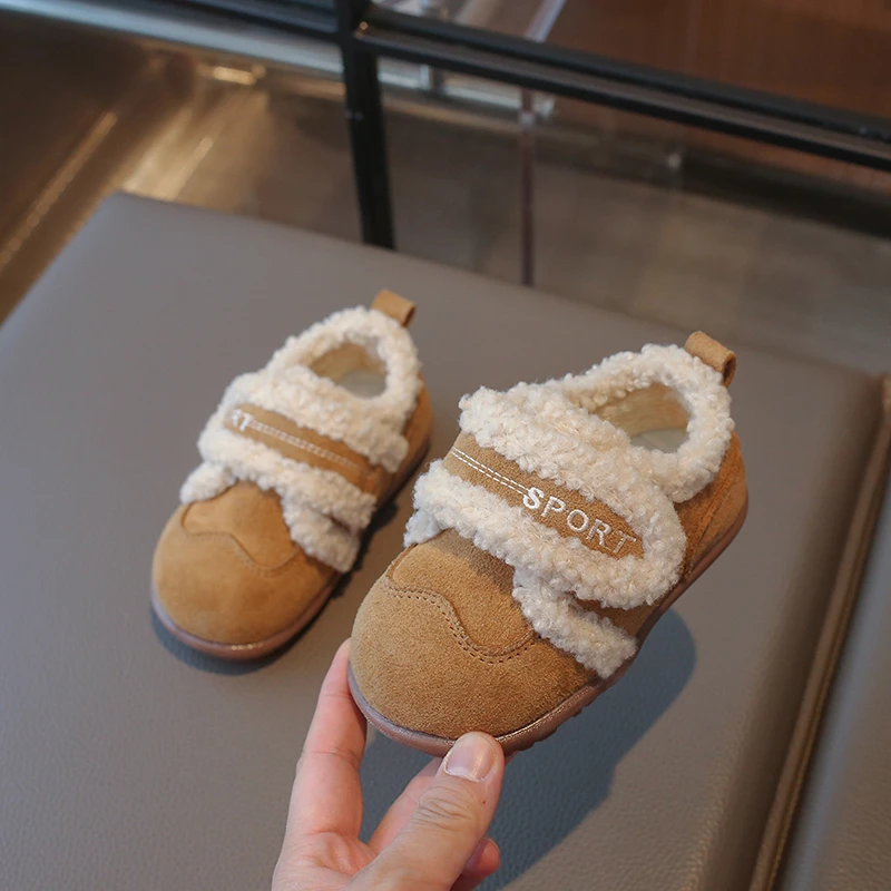 Fashion Girls Winter Flat Shoes Patchwork Kids Embroidered Plush Causal Shoes School Furry Children Warm Cotton Shoes Versatile
Fashion Girls Winter Flat Shoes Patchwork Kids Embroidered Plush Causal Shoes School Furry Children Warm Cotton Shoes Versatile