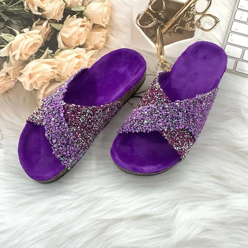 Летние блестящие стразы, пляжные женские шлепанцы на плоской подошве, модные повседневные женские шлепанцы
Летние блестящие стразы, пляжные женские шлепанцы на плоской подошве, модные повседневные женские шлепанцы