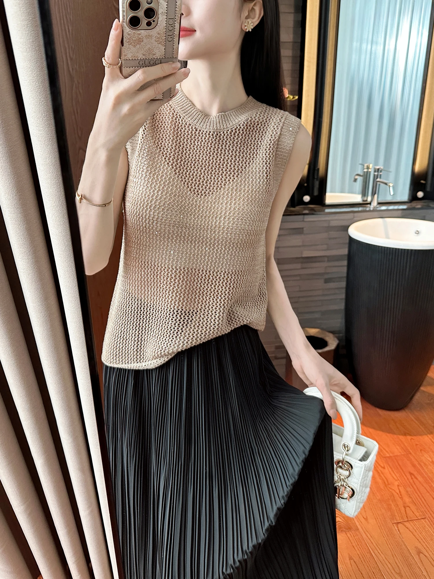 You See Design Light And Breathable Hollow out Knitwear Sunny Day Look Ideal for Commuting Korean Style Loose Fit Ladies Top
You See Design Light And Breathable Hollow out Knitwear Sunny Day Look Ideal for Commuting Korean Style Loose Fit Ladies Top