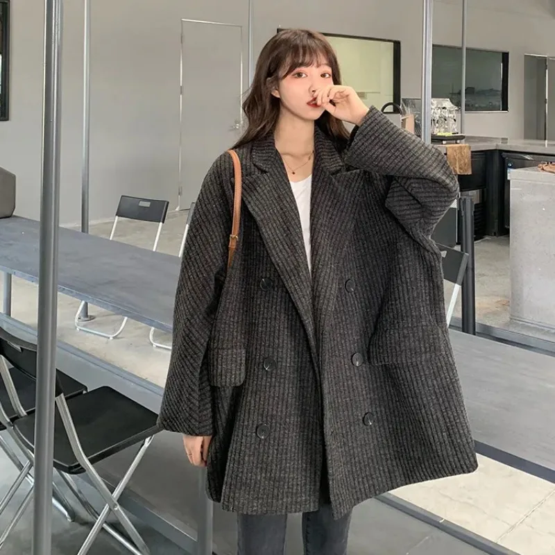Luxury High-end Vintage Corduroy Blazer Lapel Women Autumn Winter Suit Jacket Design Loose Double-breasted Suit Tops Loose Chic
Luxury High-end Vintage Corduroy Blazer Lapel Women Autumn Winter Suit Jacket Design Loose Double-breasted Suit Tops Loose Chic