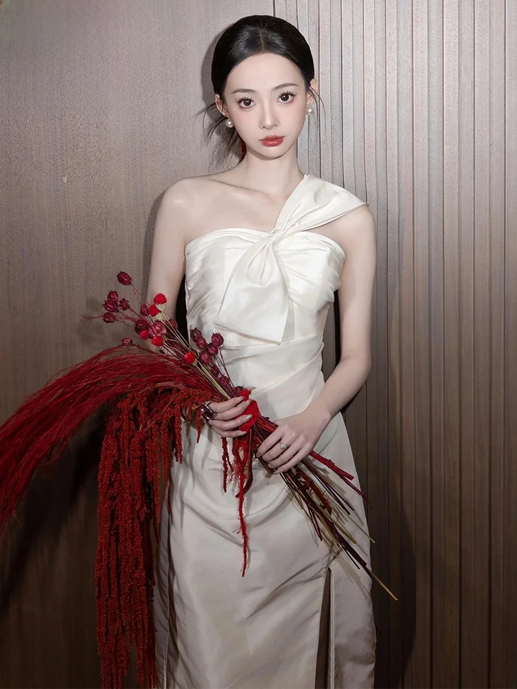 Silk Satin Lightweight Wedding Dress Simple Elegant White Bridal Gown Customizable Fitted Evening Party Dress Long Skirt
Silk Satin Lightweight Wedding Dress Simple Elegant White Bridal Gown Customizable Fitted Evening Party Dress Long Skirt