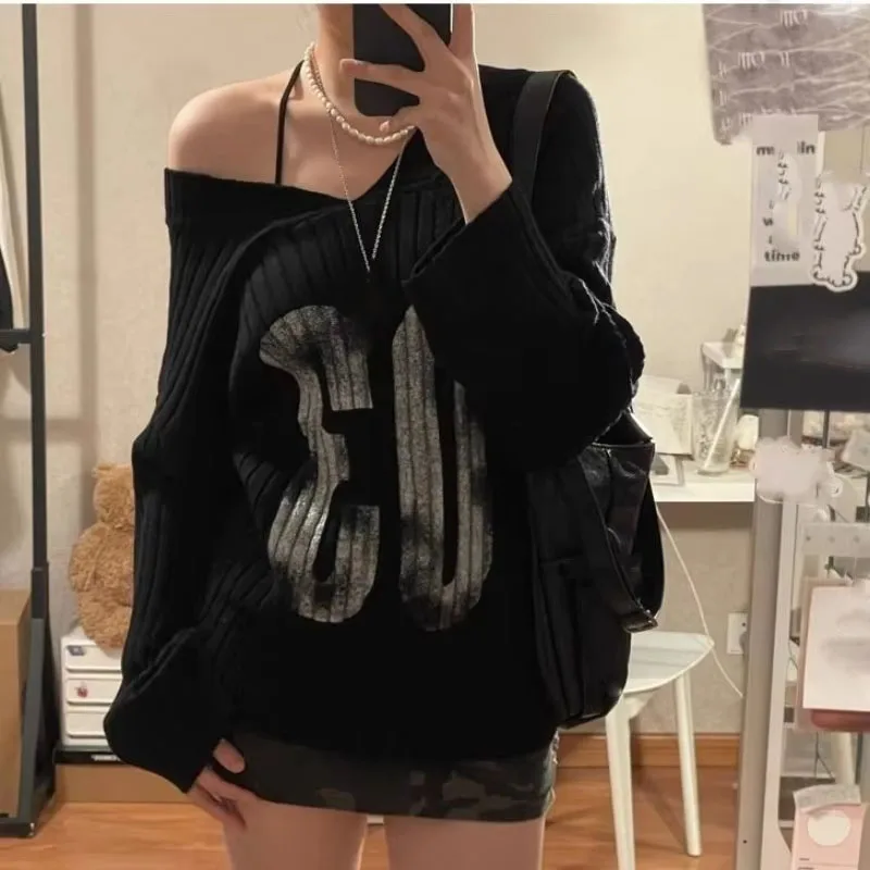 Вязаные пуловеры с v-образным вырезом и американским цифровым принтом Y2k, винтажный свитер для женщин, черные топы с открытыми плечами и длинными рукавами Mujer
Вязаные пуловеры с v-образным вырезом и американским цифровым принтом Y2k, винтажный свитер для женщин, черные топы с открытыми плечами и длинными рукавами Mujer