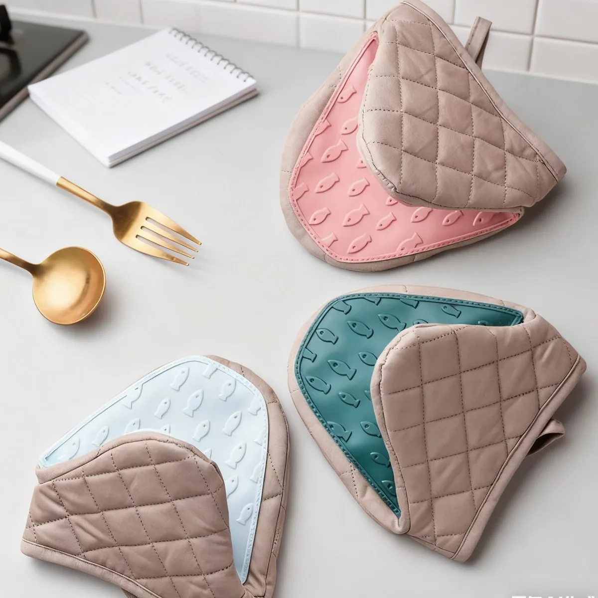 1/2 шт. термостойкие короткие рукавицы для духовки в форме рыбы, нескользящие силиконовые противоожоговые кухонные мини-перчатки для выпечки и приготовления пищи
1/2 шт. термостойкие короткие рукавицы для духовки в форме рыбы, нескользящие силиконовые противоожоговые кухонные мини-перчатки для выпечки и приготовления пищи