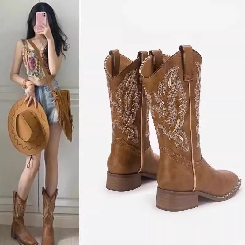 Retro Embroidered Women's Boots Brown Western Knight Boot Mid-Calf Short Boots Riding Boots Spring Autumn PU Leather
Retro Embroidered Women's Boots Brown Western Knight Boot Mid-Calf Short Boots Riding Boots Spring Autumn PU Leather