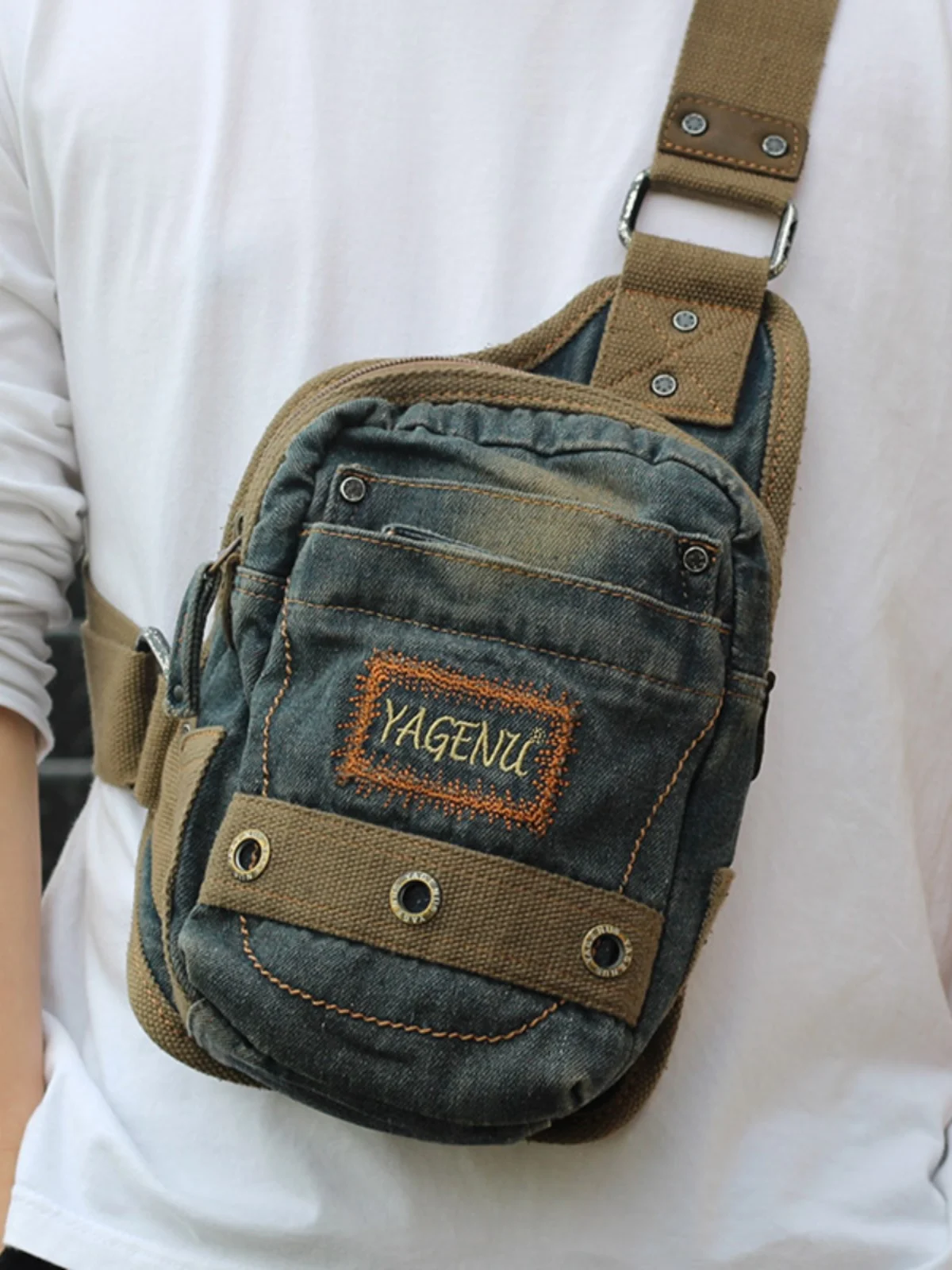 Trendy Canvas Crossbody Bag Casual Vintage Style Men's Shoulder Bag Fashionable Retro Small Leisure Bag Zipper Closure Pure C...
Trendy Canvas Crossbody Bag Casual Vintage Style Men's Shoulder Bag Fashionable Retro Small Leisure Bag Zipper Closure Pure C...