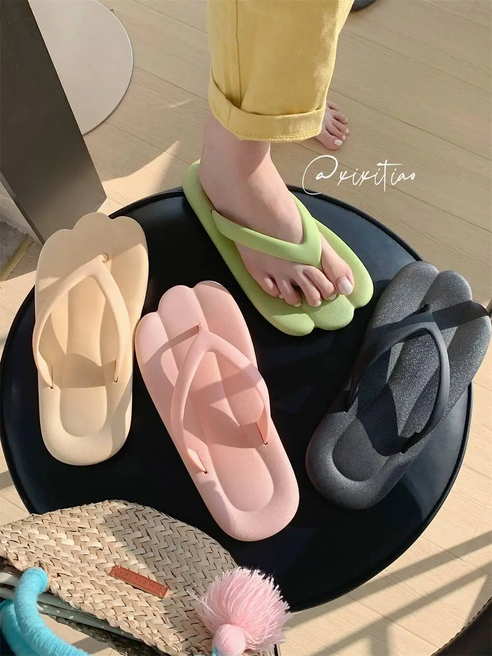 2026 Ins Trendy Cute Women Flip Flops Summer Casual Outdoor Non Slip Soft Sole Clip Toe Beach Ladies Comfort Sandals
2026 Ins Trendy Cute Women Flip Flops Summer Casual Outdoor Non Slip Soft Sole Clip Toe Beach Ladies Comfort Sandals
