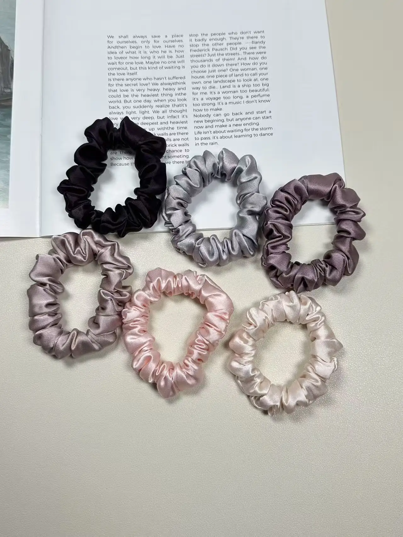 4-Piece Set of Women's 100% Mulberry Silk Hair Ties, High Elasticity, Solid Color, Simple Design
4-Piece Set of Women's 100% Mulberry Silk Hair Ties, High Elasticity, Solid Color, Simple Design