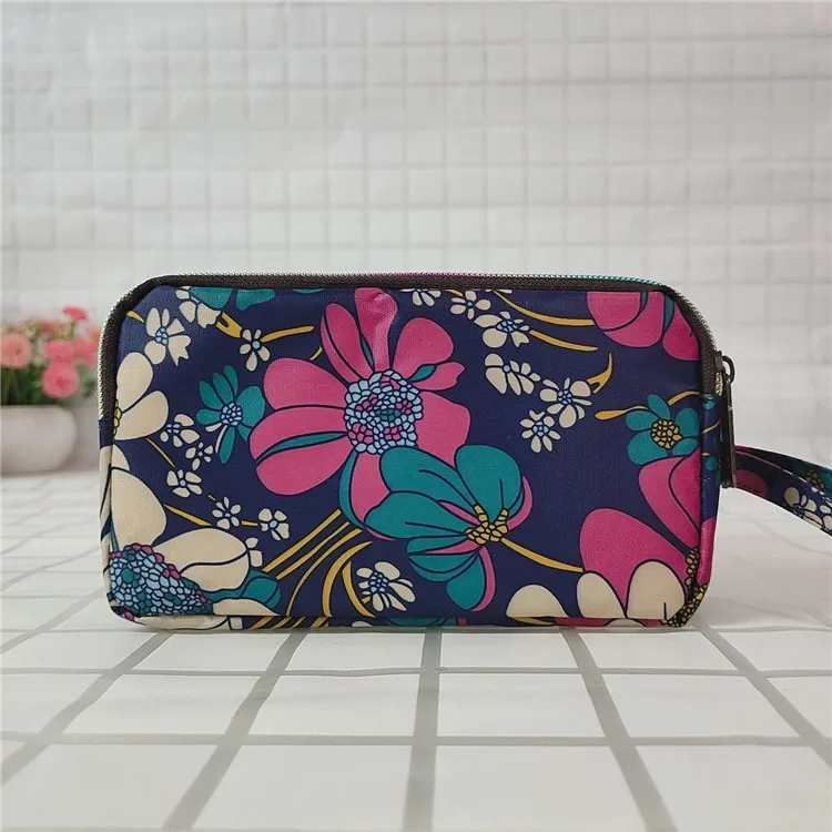 Printed hold bag Oxford Cloth three-layer long style flower purse women's large capacity key coin purse casual mobile phone bag
Printed hold bag Oxford Cloth three-layer long style flower purse women's large capacity key coin purse casual mobile phone bag