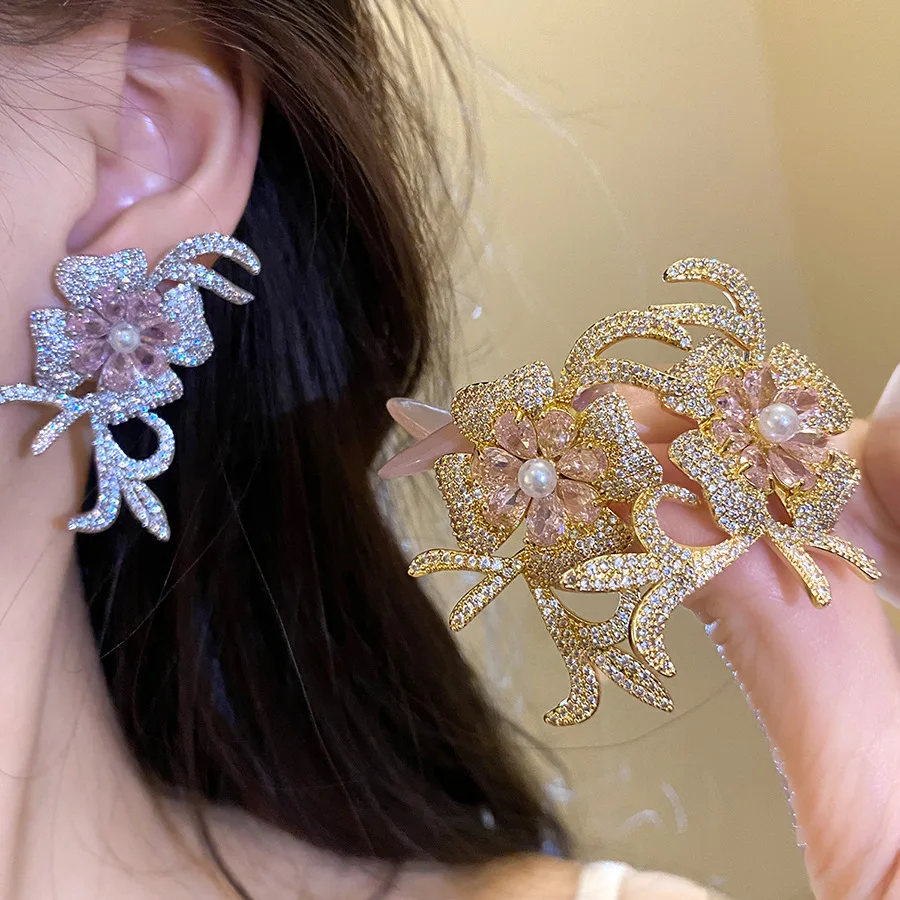Light Luxury Full Paved Floral Cubic Zircon Stud Earrings Luxury Women Dinner Party Atmosphere Jewelry Gift
Light Luxury Full Paved Floral Cubic Zircon Stud Earrings Luxury Women Dinner Party Atmosphere Jewelry Gift