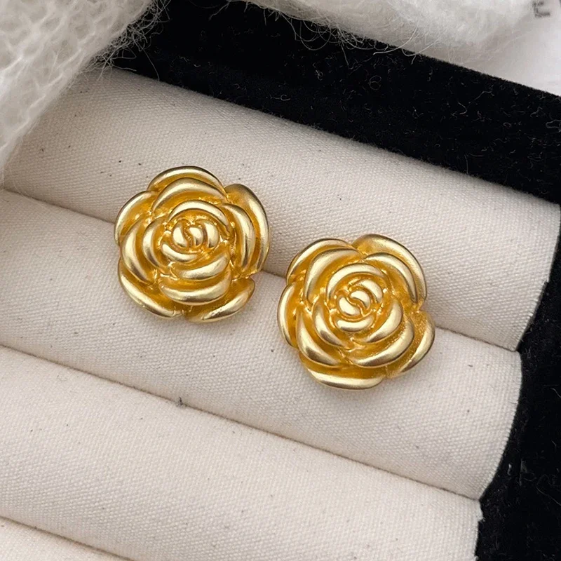 Real 925 Sterling Silver 18K Gold French Rose Flower Stud Earrings for Women Minimalist Romantic Fine Jewelry Plant Accessories
Real 925 Sterling Silver 18K Gold French Rose Flower Stud Earrings for Women Minimalist Romantic Fine Jewelry Plant Accessories