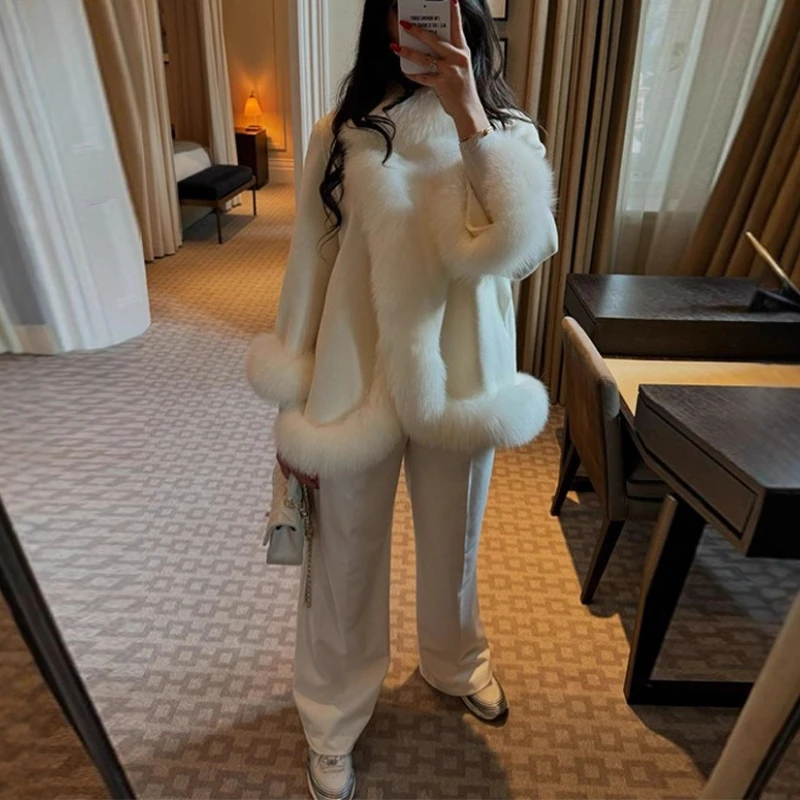 2025 Autumn and Winter New Product Temperament and Celebrity Style Solid Color Wool Collar Cloak-style Short Tweed Jacket
2025 Autumn and Winter New Product Temperament and Celebrity Style Solid Color Wool Collar Cloak-style Short Tweed Jacket