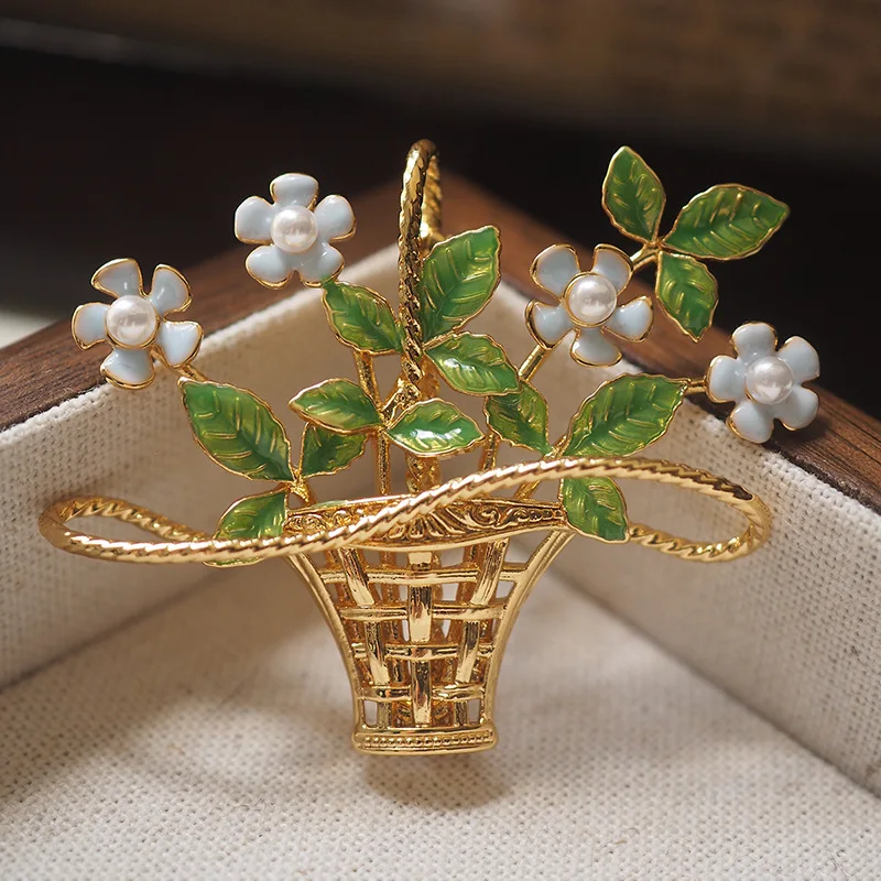 Niche Vintage Flower & Forget-Me-Not Flower Basket Brooch - Pearl Accented Corsage
Niche Vintage Flower & Forget-Me-Not Flower Basket Brooch - Pearl Accented Corsage