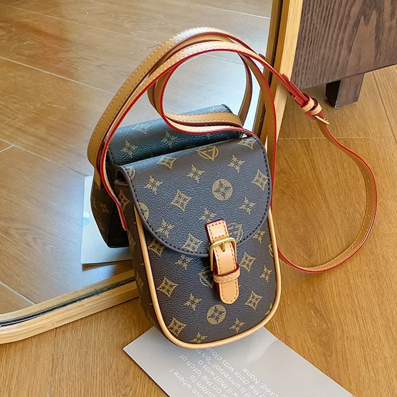 2026 Trendy Retro Women's Phone Bag, Versatile Mini Square Crossbody Purse with Strap, Fashion Print Shoulder Bag
2026 Trendy Retro Women's Phone Bag, Versatile Mini Square Crossbody Purse with Strap, Fashion Print Shoulder Bag