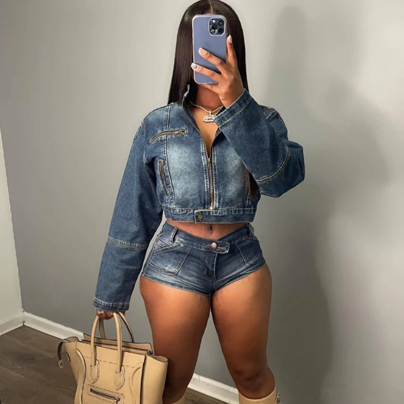 2024 Spring Women Denim Two Piece Set O-Neck Long Sleeve Zip-Up Jackets Crop Tops and Shorts Fashion Casual Street Jeans Suits
2024 Spring Women Denim Two Piece Set O-Neck Long Sleeve Zip-Up Jackets Crop Tops and Shorts Fashion Casual Street Jeans Suits