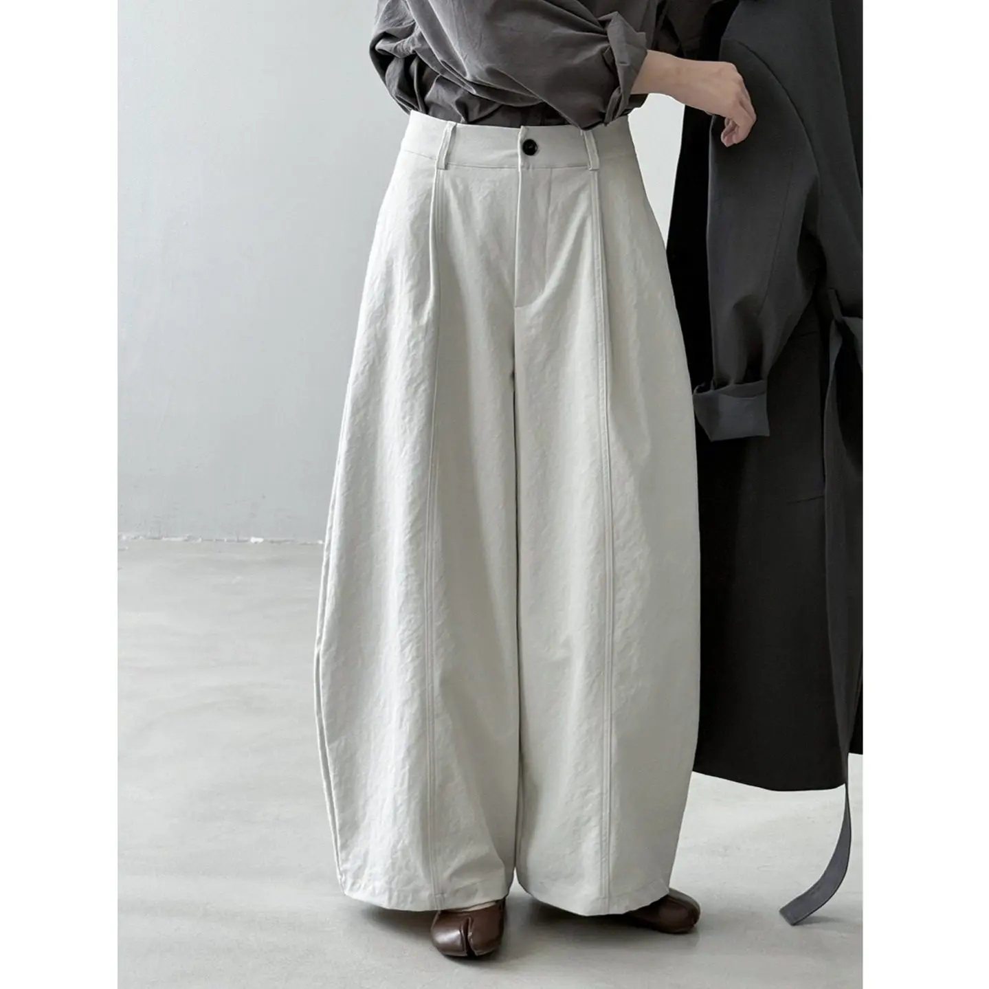 Женские брюки SuperAen в американском стиле ретро, повседневные, в стиле сафари, весенние, новые, однотонные, простые, длинные, широкие брюки
Женские брюки SuperAen в американском стиле ретро, повседневные, в стиле сафари, весенние, новые, однотонные, простые, длинные, широкие брюки