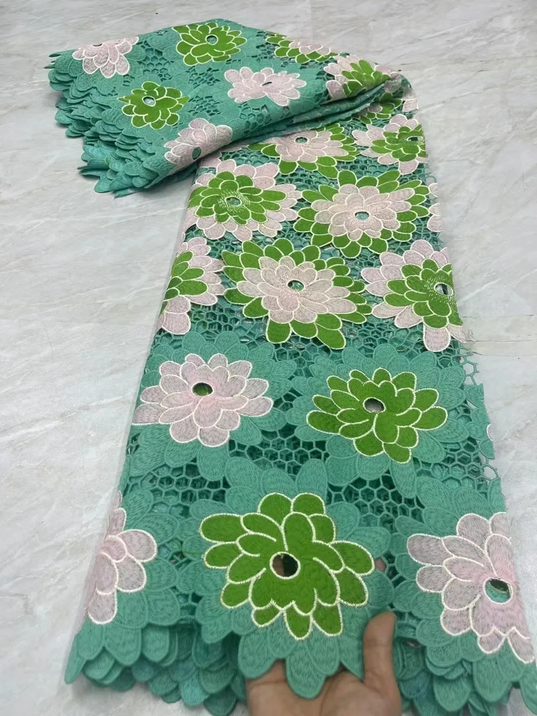 Multicolor High Quality African Guipure Cord Lace Fabric Nigerian Water Soluble Lace Fabric For Wedding Party Women Dresses
Multicolor High Quality African Guipure Cord Lace Fabric Nigerian Water Soluble Lace Fabric For Wedding Party Women Dresses