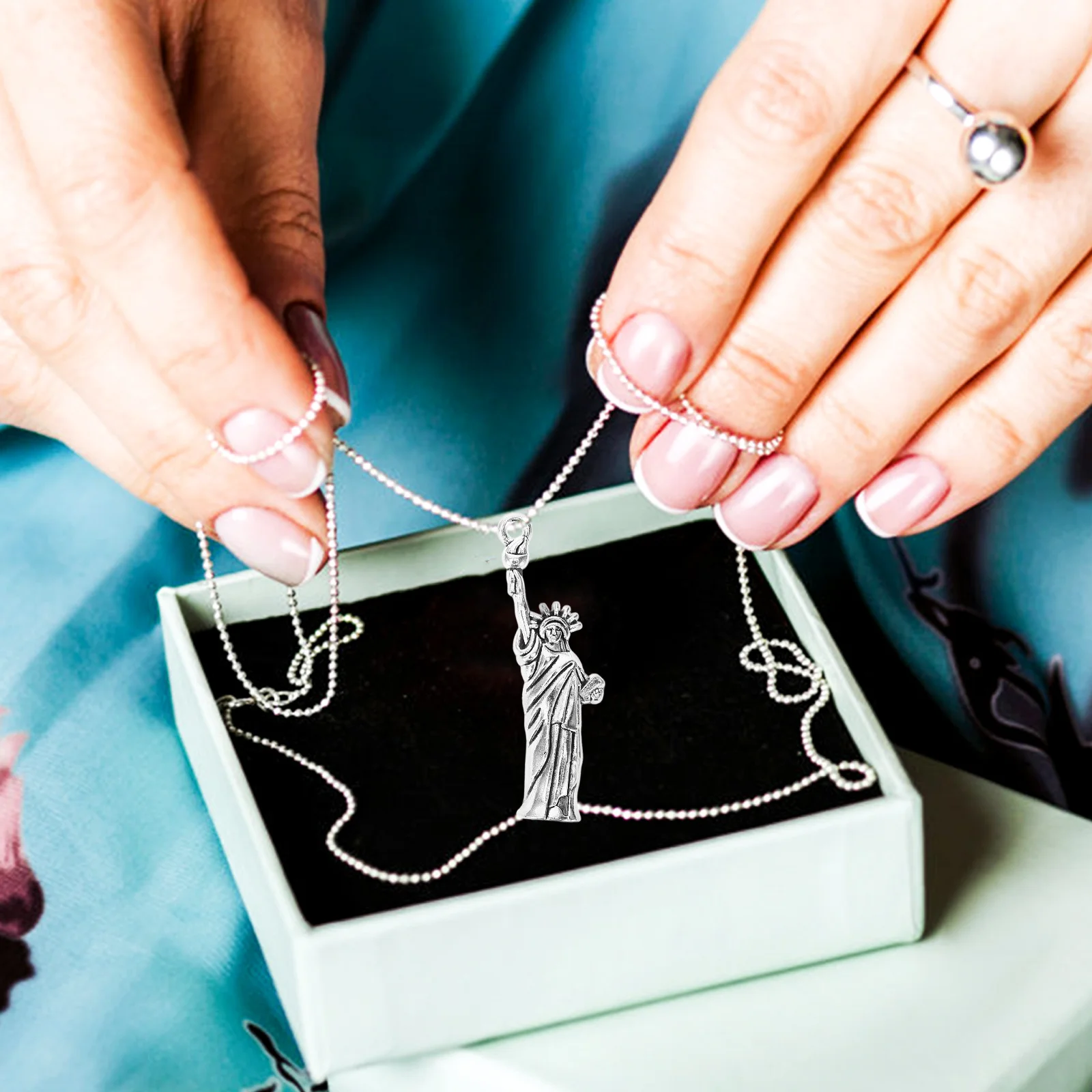 20Pcs Vintage Statue of Liberty Alloy Pendant Charms for DIY Jewelry Making Bracelet Necklace Earring Craft Accessories
20Pcs Vintage Statue of Liberty Alloy Pendant Charms for DIY Jewelry Making Bracelet Necklace Earring Craft Accessories