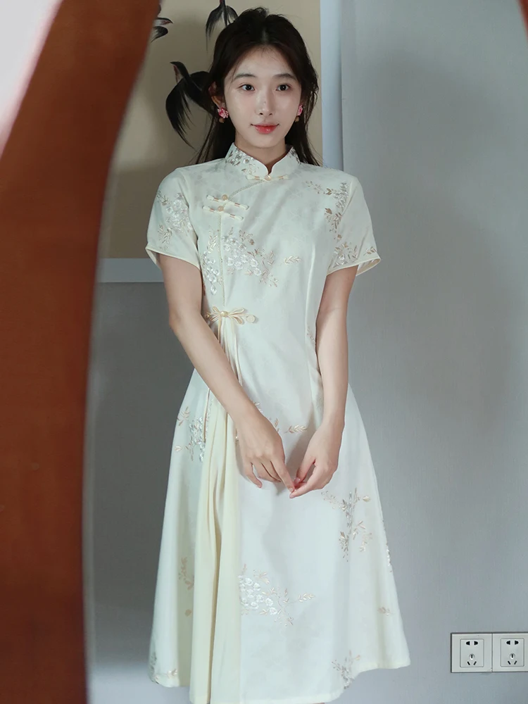 Новое китайское платье для молодых женщин: вышитое кружевное, в стиле ретро, средней длины, с коротким рукавом, дышащее, из полиэстера
Новое китайское платье для молодых женщин: вышитое кружевное, в стиле ретро, средней длины, с коротким рукавом, дышащее, из полиэстера