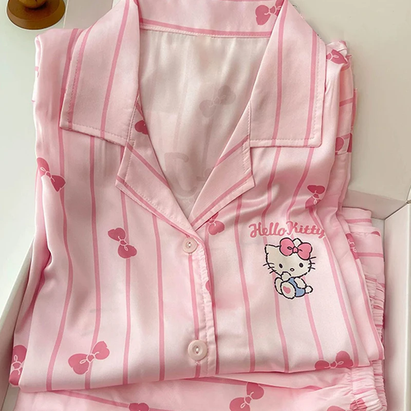 Sanrio модный повседневный розовый полосатый домашний свободный пижамный комплект для женщин
Sanrio модный повседневный розовый полосатый домашний свободный пижамный комплект для женщин