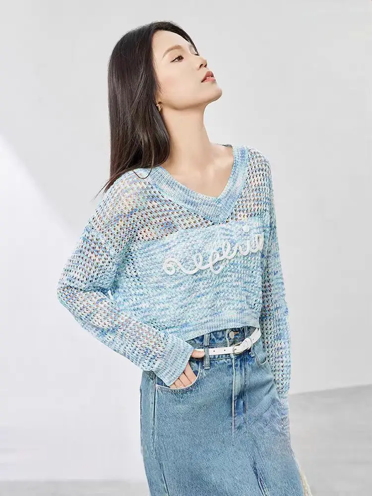 Elegant letter decal knitted sweater 2024 autumn item contrasting color hollow pattern V-neck short long sleeved top for women
Elegant letter decal knitted sweater 2024 autumn item contrasting color hollow pattern V-neck short long sleeved top for women