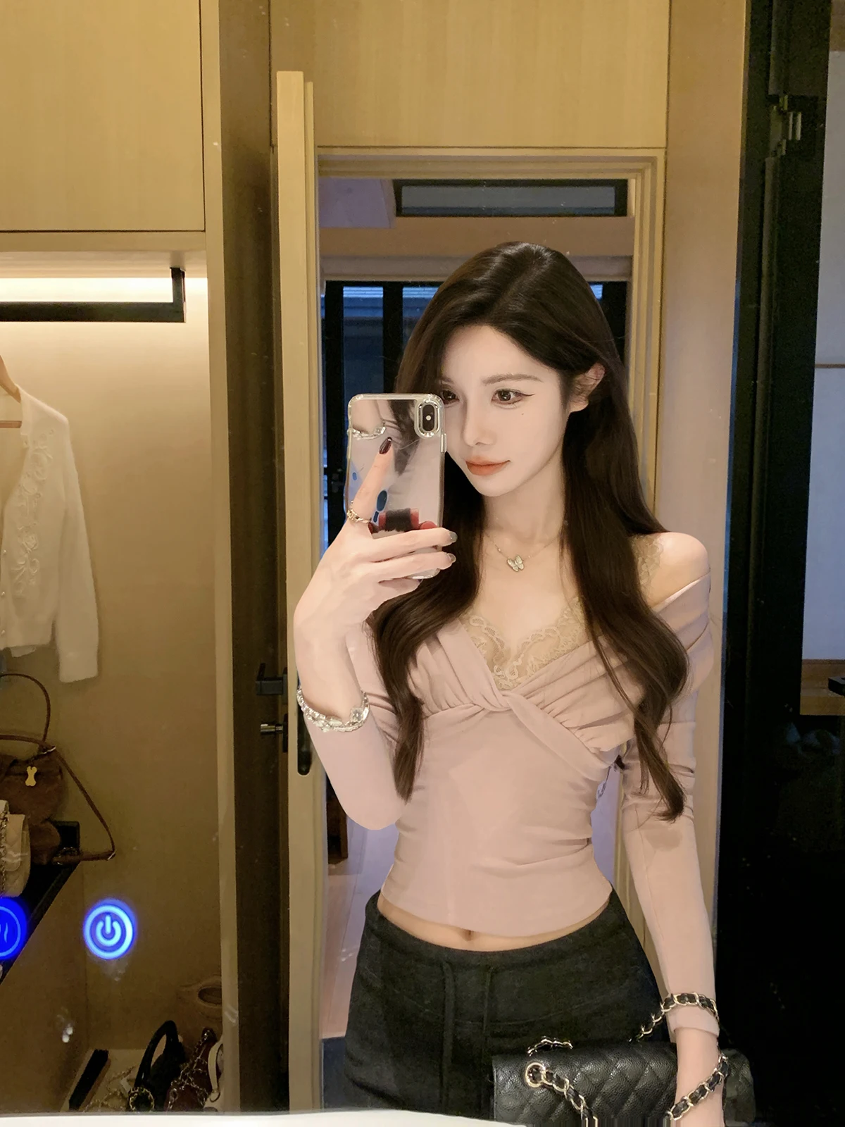 Сексуальная облегающая футболка с кружевной отделкой Pure Desire, новая осенне-зимняя коллекция, длинный рукав, дышащая, комфортная, для женщин.
Сексуальная облегающая футболка с кружевной отделкой Pure Desire, новая осенне-зимняя коллекция, длинный рукав, дышащая, комфортная, для женщин.