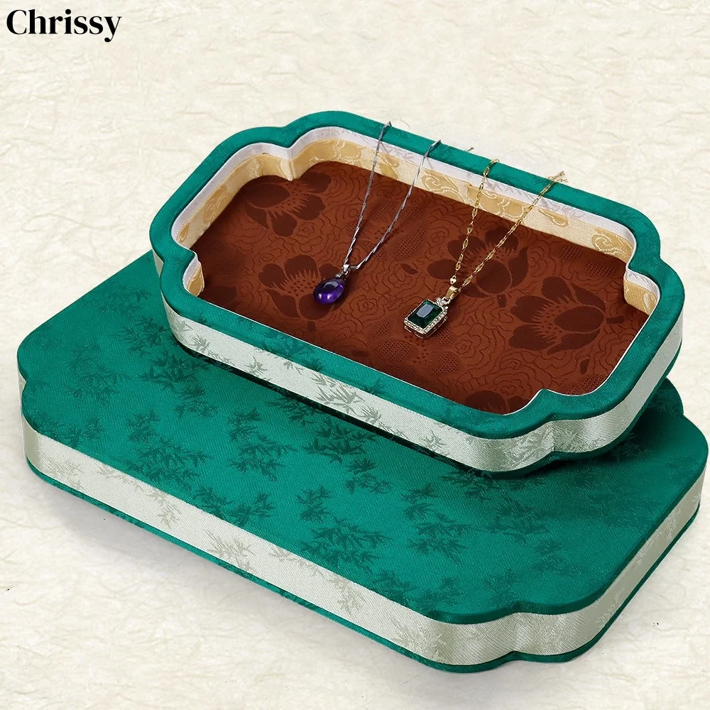 Luxury Palace Embroidery Jewelry Tray – Silk Velvet Display for Bracelet, Jadeite, Necklace, Eid Mubarak Gift for Women
Luxury Palace Embroidery Jewelry Tray – Silk Velvet Display for Bracelet, Jadeite, Necklace, Eid Mubarak Gift for Women