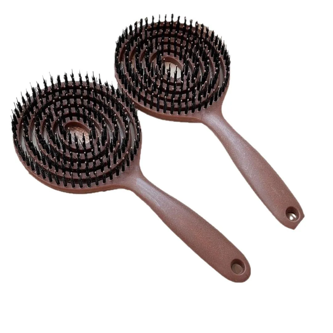 Щетка для распутывания волос, салонная щетка для распутывания волос с круглой головкой, массажная расческа из свиной щетины, портативная форма, парикмахерская расческа с вырезами
Щетка для распутывания волос, салонная щетка для распутывания волос с круглой головкой, массажная расческа из свиной щетины, портативная форма, парикмахерская расческа с вырезами