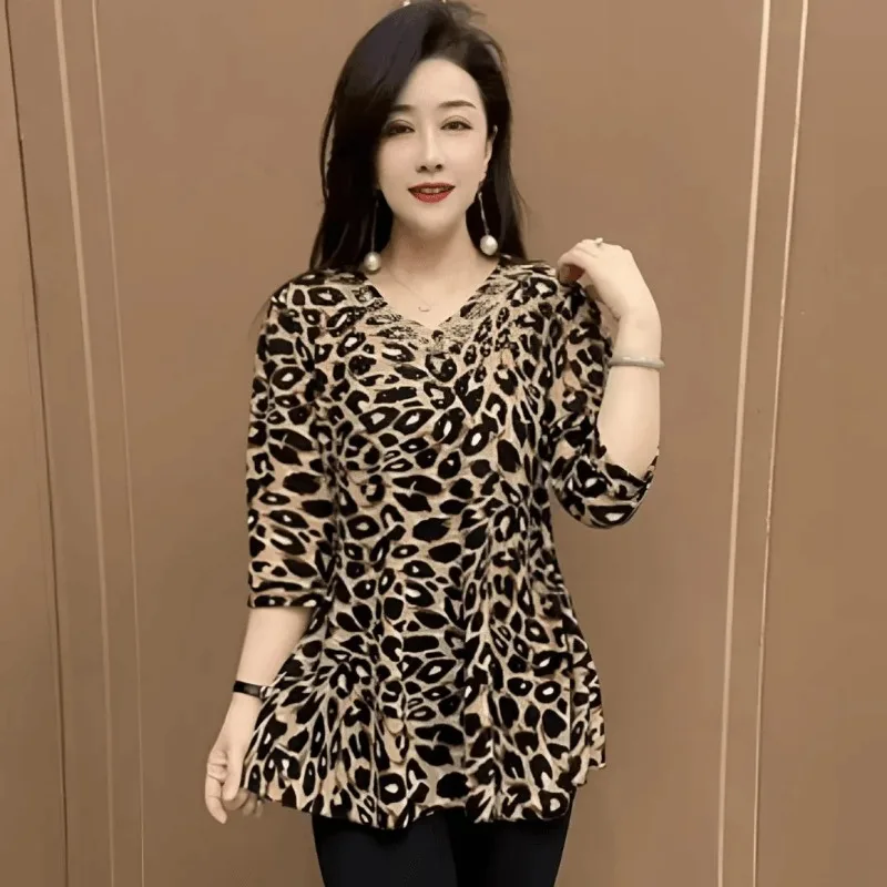Women Middle-aged V Neck Leopard Print 3/4 Sleeve Loose Flared Hem Casual Basic Tops
Women Middle-aged V Neck Leopard Print 3/4 Sleeve Loose Flared Hem Casual Basic Tops
