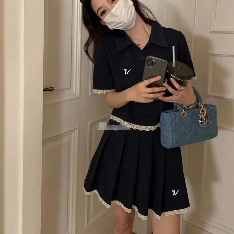 Korean summer women's lace collar top high waist pleated skirt two-piece women's golf suit fashion high street all match suit
Korean summer women's lace collar top high waist pleated skirt two-piece women's golf suit fashion high street all match suit